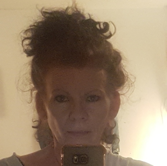 Meet your Posher, Eileen - Picture 2 of 5